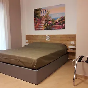Euforia - Tre Sedi - Three Locations 2*, Naples Italie